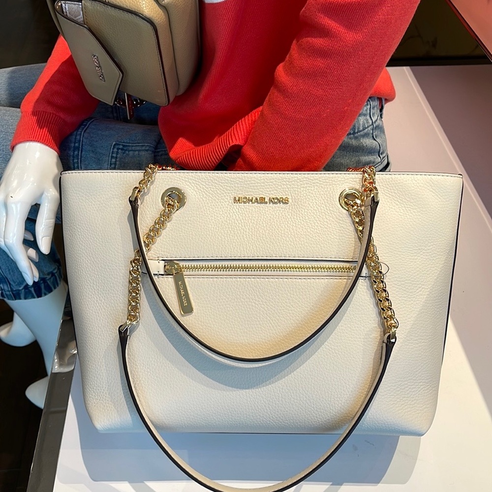 MICHAEL KORS
Jet Set Medium Front Zip Pebbled Leather Chain Tote Bag
Light Cream - Picture 9 of 16